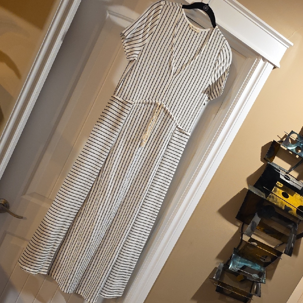 Casual White Maxi Dress with Black Stripes and Tie Waist